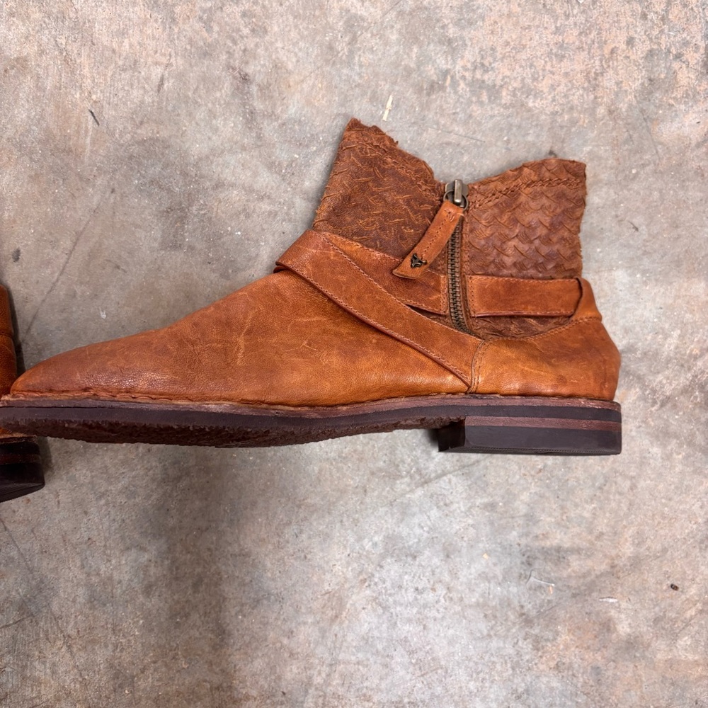 Trask Ankle Leather Booties Brown Western Cowgirl Distressed Womens 7 - Picture 9 of 12